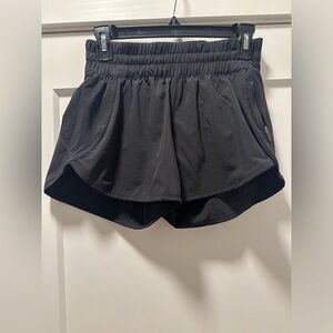 Lululemon size 6 black shorts
